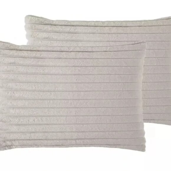 *Set of 2* Frye Luxurious Faux Rabbit Fur King Pillow Shams - Picture 2 of 7